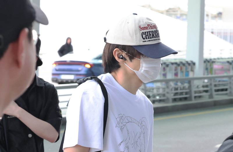 [뉴스1 ★]더보이즈 선우, 인성 논란 후 첫 포착…꽁꽁 가린 얼굴