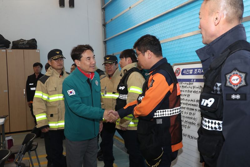 인제 산불 20시간만에 주불 진화...서울양양고속도 통행 재개