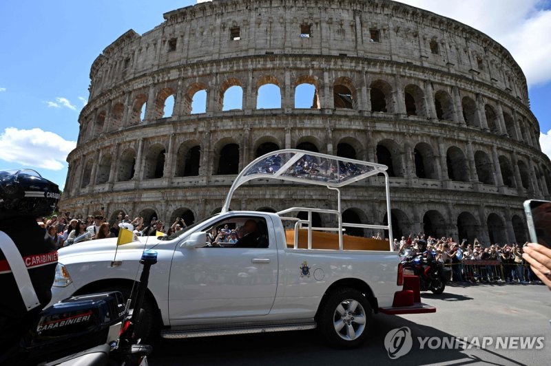 교황 운구차 (출처=연합뉴스)