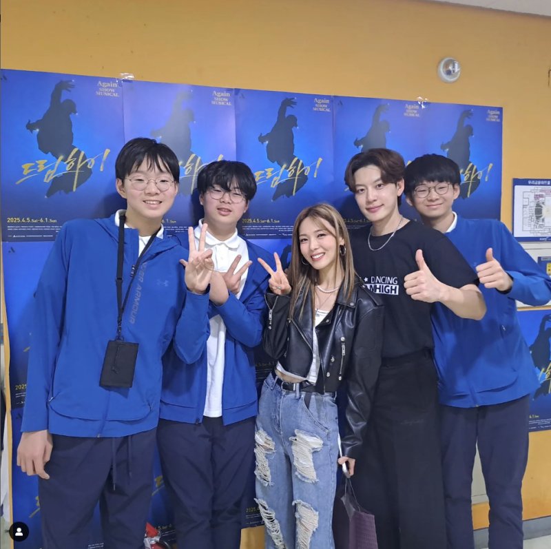 '키 180㎝' 삼둥이, 폭풍 성장 근황…송일국 사진 올리기 허락받아