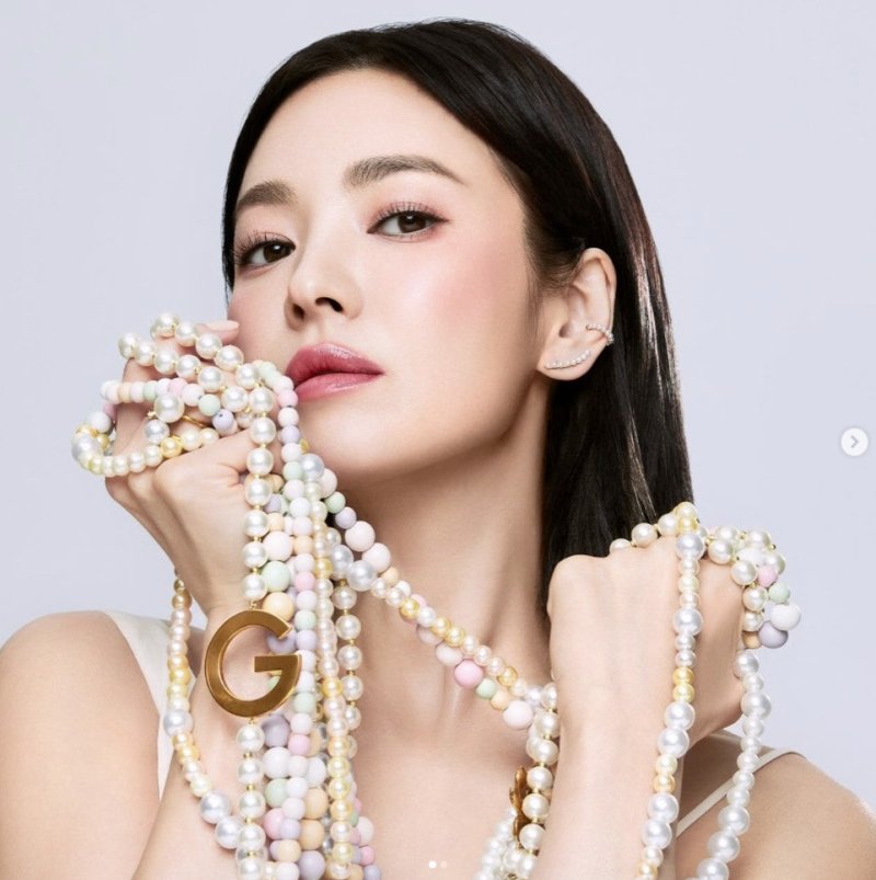 송혜교, 보석보다 빛나는 얼굴…43년째 '미모 전성기' [N샷]