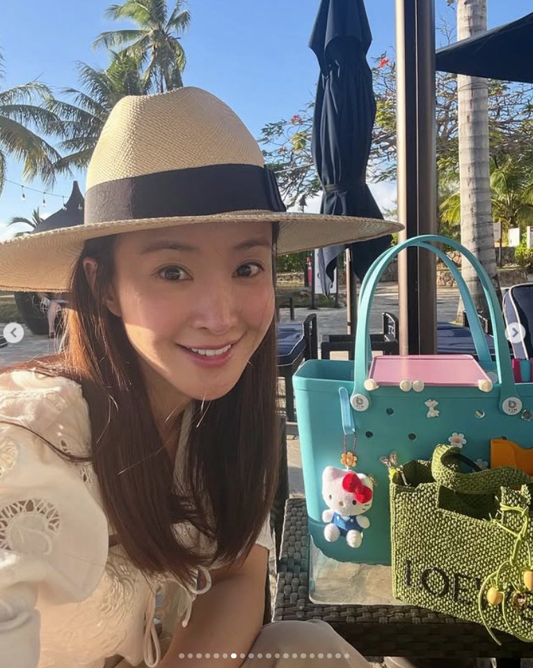 '이혼' 이시영, 아들과 함께 훌쩍 떠난 따뜻한 바다…소녀 미모 [N샷]