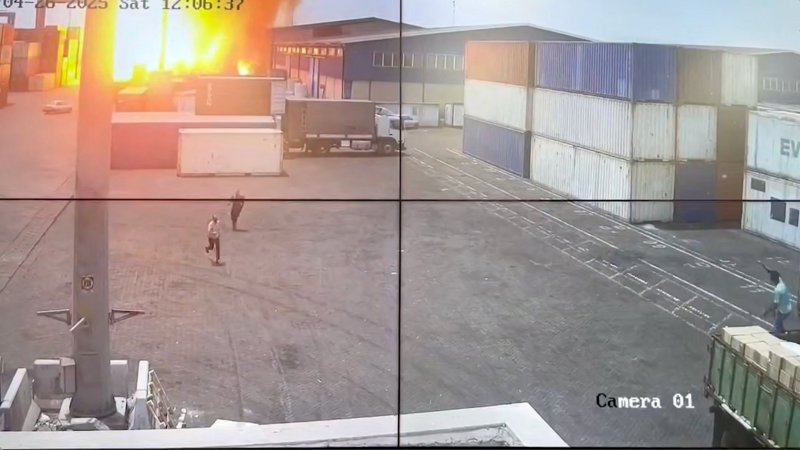 이란 항구 폭발 사망자 40명으로 늘어, 부상자 1000명 이상