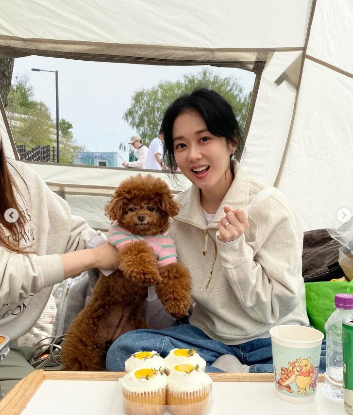 44세 장나라, 반려견들과 행복 봄소풍…20대 같은 청순 미모 [N샷]