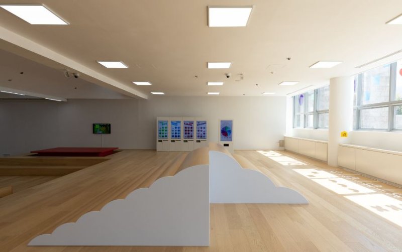 (과천)김민애, 〈구름 조각〉, 2025, 나무에 도색, 210x210x94.5cm, 210x180x94.5cm, 국립현대미술관 제작지원 *재판매 및 DB 금지