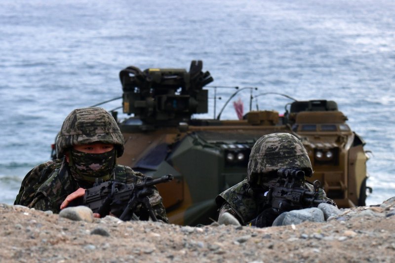해군·해병대, 포항서 여단급 합동상륙훈련 실시
