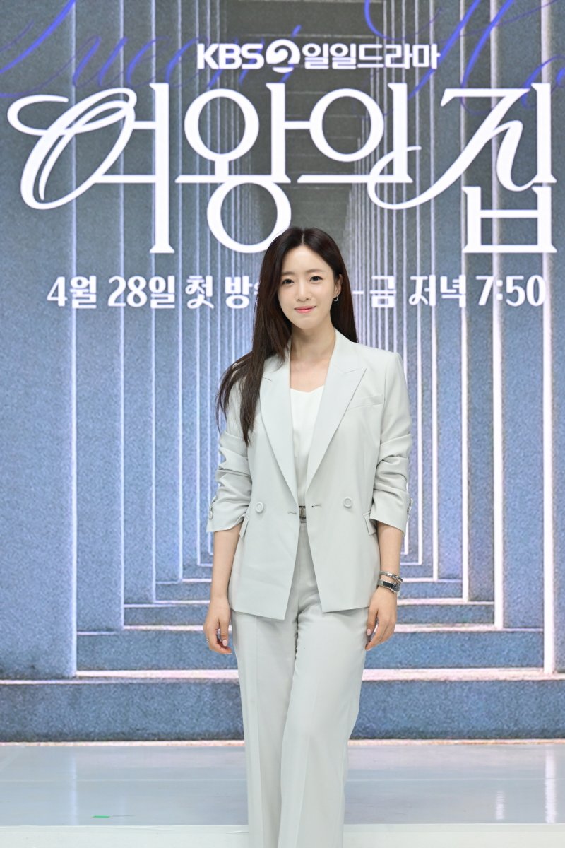 '여왕의 집' 함은정 '일일극의 여왕' 수식어? 쑥스러워