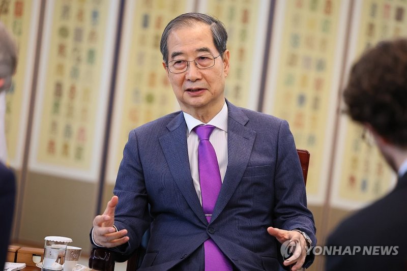 한덕수 권한대행, 영국 주간지 '더 이코노미스트' 인터뷰 (출처=연합뉴스)
