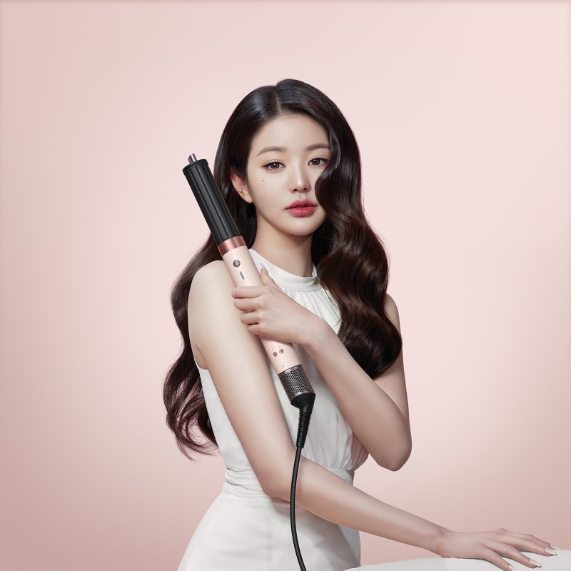 [서울=뉴시스]다이슨코리아 헤어 디바이스 앰배서더인 그룹 '아이브' 장원영. (사진 = 다이슨) 2025.04.28. photo@newsis.com *재판매 및 DB 금지