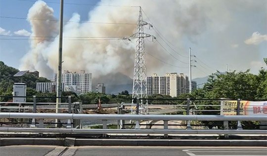 대구 북구 함지산에서 산불…헬기 11대 등 투입 진화 중(종합)