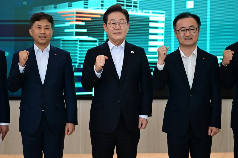 민주 이재명 후보 첫 정책행보도 AI..100조 투자 구체화하나