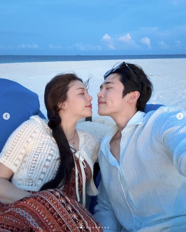 최시훈♥에일리, 몰디브 해변서 낭만 키스…"백번 천번 행복해"