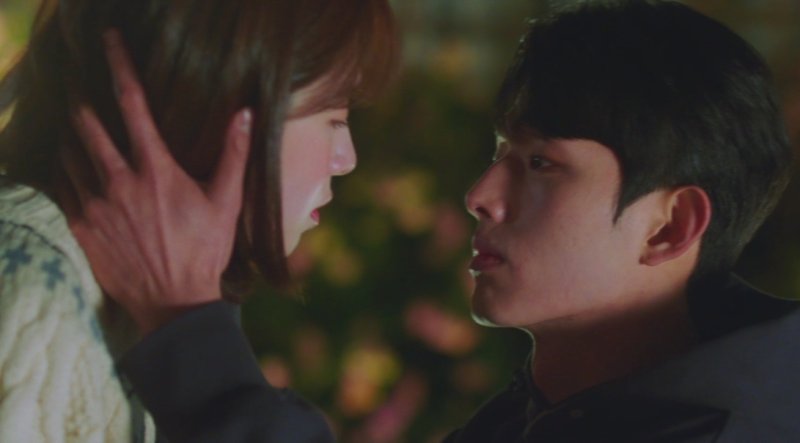 '디어엠' 박혜수·이정식, 입맞춤 1초 전 포착…설렘 가득 [N컷]