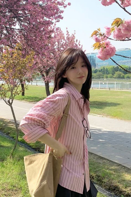 [서울=뉴시스] 강민경. (사진=강민경 인스타그램 캡처) 2025.04.28. photo@newsis.com *재판매 및 DB 금지