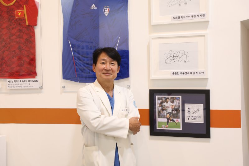 "축구에 진심인 만큼 선수들 치료에 온 힘" [fn 이사람]