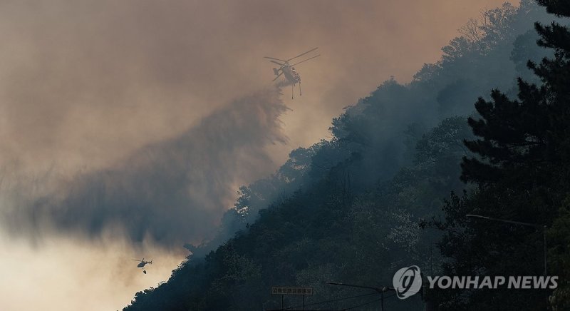 대구 산불 진화하는 헬기 (출처=연합뉴스)