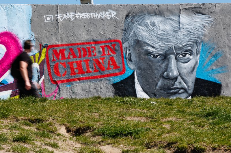 트럼프 "가장 성공적인 100일" 자화자찬...경제 전망은 '글쎄'