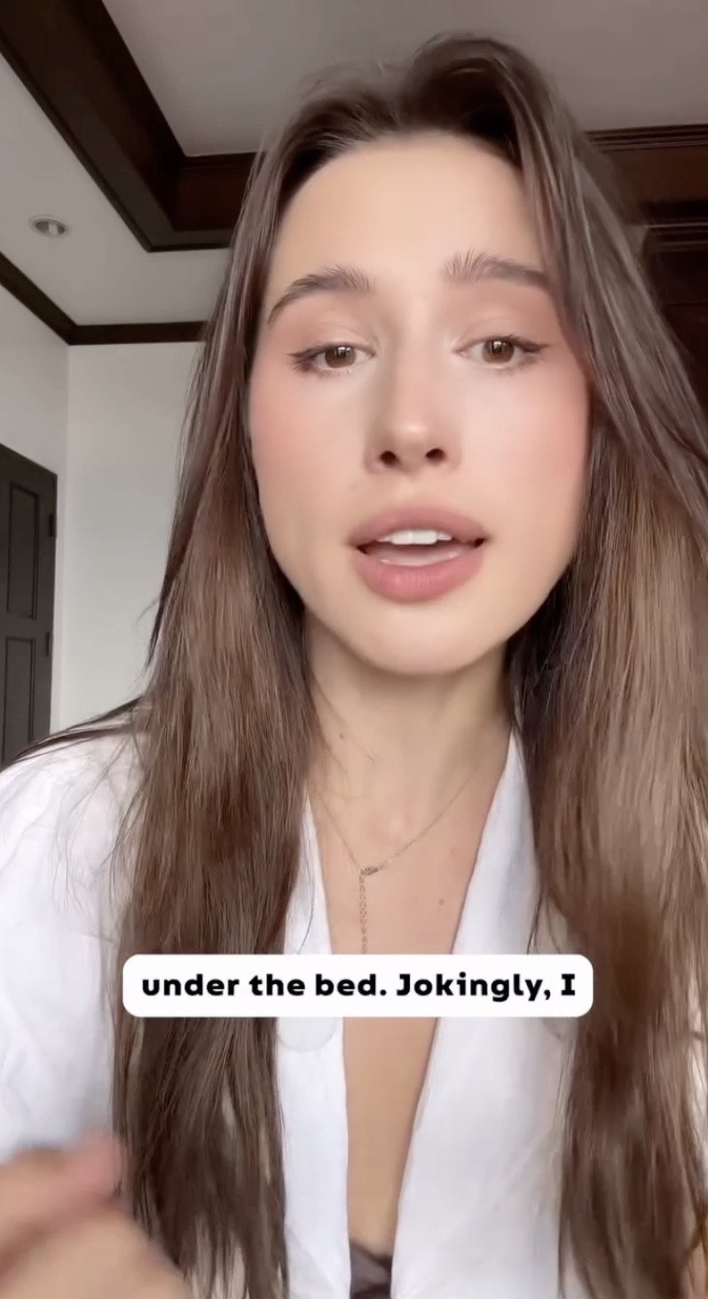 [서울=뉴시스]일본의 호텔 침대 밑에서 낯선 남성을 발견했다고 신고한 우크라이나 여성.(사진=미러 미디어)