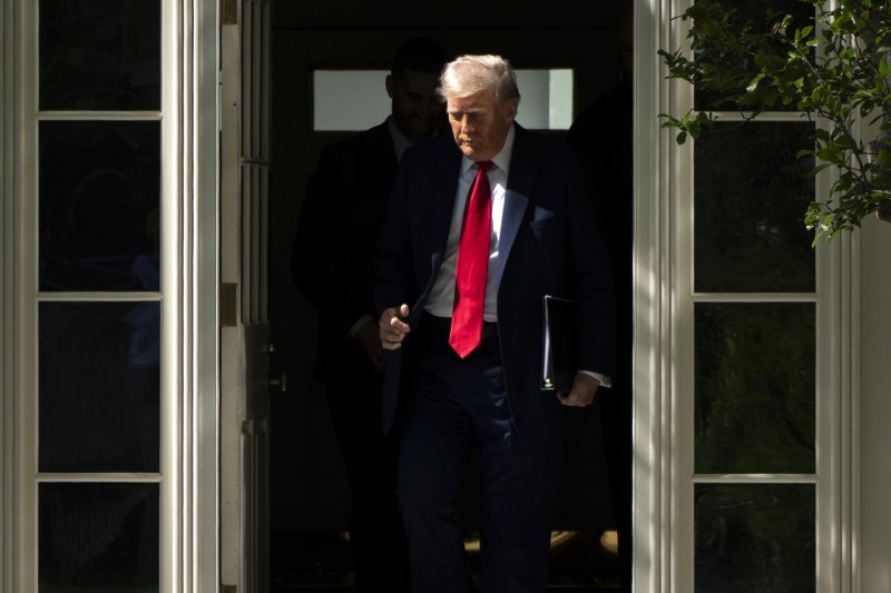 미국의 도널드 트럼프 대통령이 28일(현지시간) 미국 워싱턴DC 백악관에서 이동하고 있다.AP연합뉴스