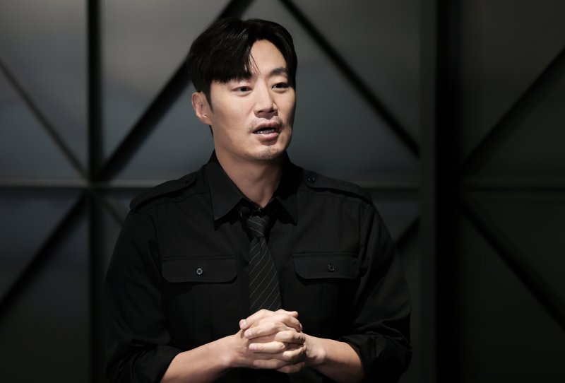 이희준, 경계 없는 배우의 아우라 [정덕현의 페르소나K]