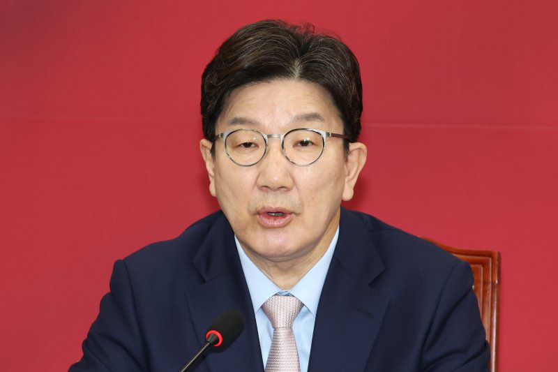 권성동 국민의힘 원내대표가 28일 오전 서울 여의도 국회에서 열린 비상대책위원회의에서 발언하고 있다. 사진=뉴스1