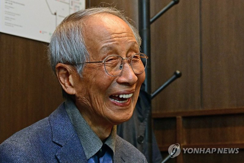 이재명, 윤여준 전 장관과 오찬회동 (출처=연합뉴스)
