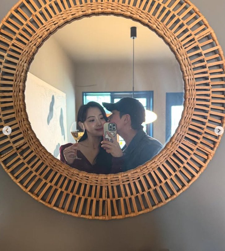 김다영, 14세 연상 예비신랑 배성재의 '볼키스' 공개…럽스타그램