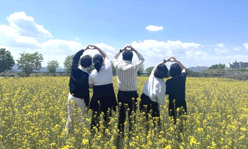 밀양시 하남체육공원 꽃단지 (출처=연합뉴스)