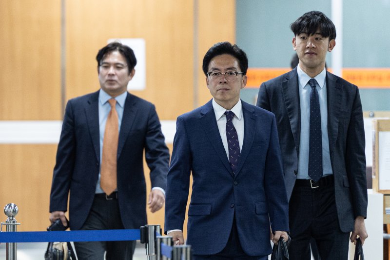 "국회 가면 누굴 체포하겠나" 한숨...계엄 당일 경찰 간부 통화 녹취 공개