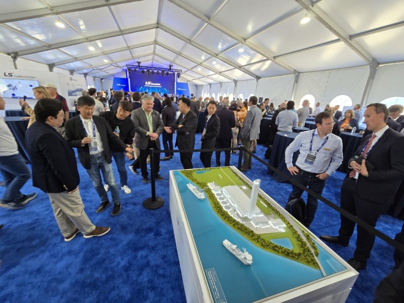 28일(현지시간) LS전선이 미국 버지니아주 체사피크시에 짓는 해저케이블 공장 착공식 현장. 6억 8100만 달러(1조 원)를 투자해 2027년 3분기 완공, 2028년 1분기 양산을 목표로 하고 있다. ⓒ News1 류정민 특파원