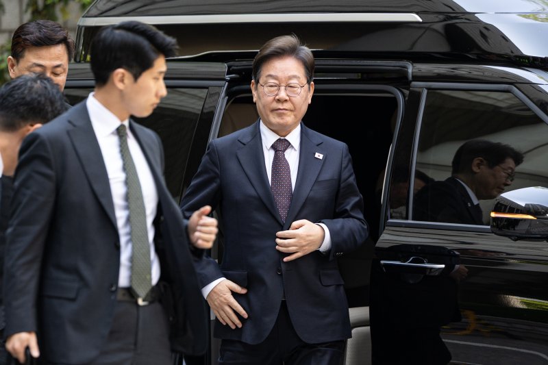 이재명 더불어민주당 대선 후보가 29일 오전 서울 서초구 서울중앙지방법원에서 열린 '대장동 배임 및 성남FC 뇌물' 1심 속행 공판에 출석하고 있다. 2025.4.29/뉴스1 ⓒ News1 이승배 기자
