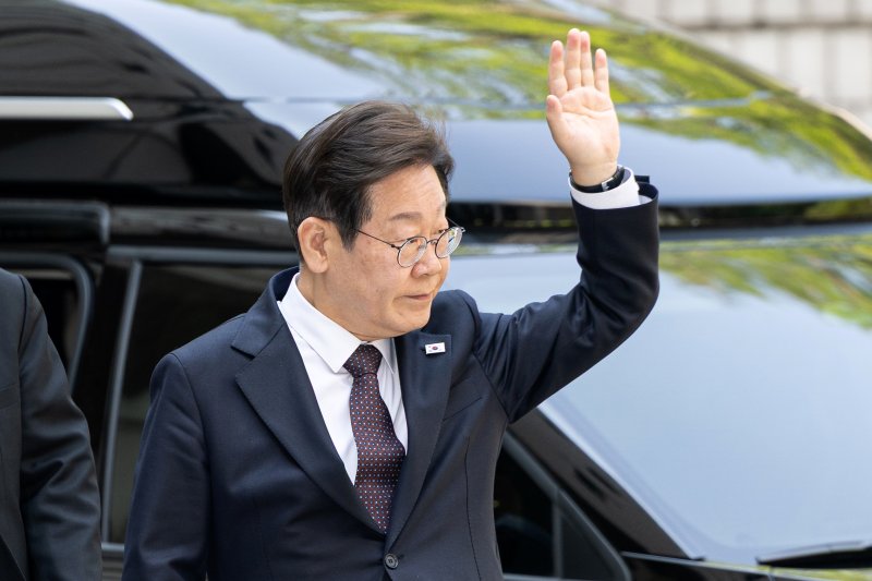 이재명 더불어민주당 대선 후보가 29일 오전 서울 서초구 서울중앙지방법원에서 열린 '대장동 배임 및 성남FC 뇌물' 1심 속행 공판에 출석하고 있다. 2025.4.29/뉴스1 ⓒ News1 이승배 기자