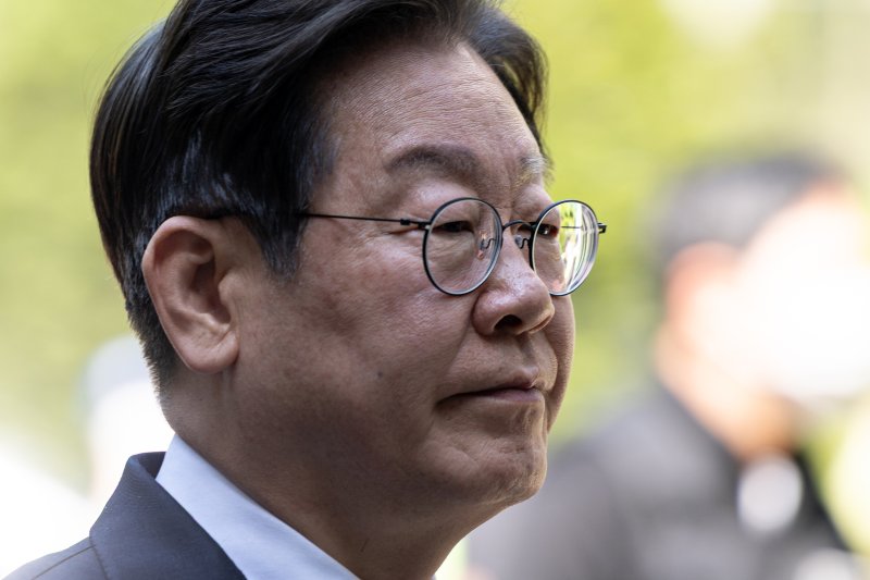 이재명 더불어민주당 대선 후보가 29일 오전 서울 서초구 서울중앙지방법원에서 열린 '대장동 배임 및 성남FC 뇌물' 1심 속행 공판에 출석하고 있다. 2025.4.29/뉴스1 ⓒ News1 이승배 기자