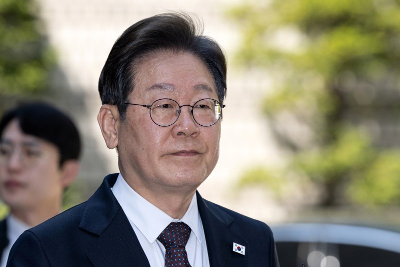 이재명 더불어민주당 대선 후보가 29일 오전 서울 서초구 서울중앙지방법원에서 열린 '대장동 배임 및 성남FC 뇌물' 1심 속행 공판에 출석하고 있다. 2025.4.29/뉴스1 ⓒ News1 이승배 기자