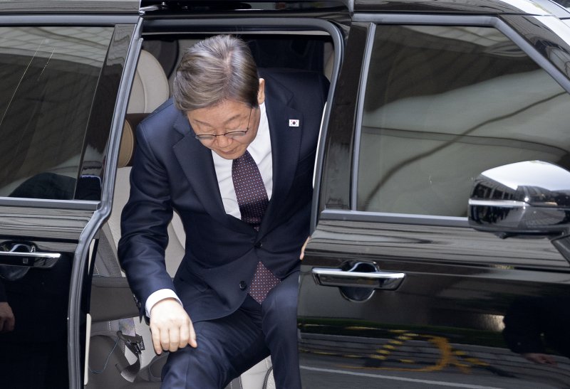 이재명 더불어민주당 대선 후보가 29일 오전 서울 서초구 서울중앙지방법원에서 열린 '대장동 배임 및 성남FC 뇌물' 1심 속행 공판에 출석하고 있다. 2025.4.29/뉴스1 ⓒ News1 이승배 기자