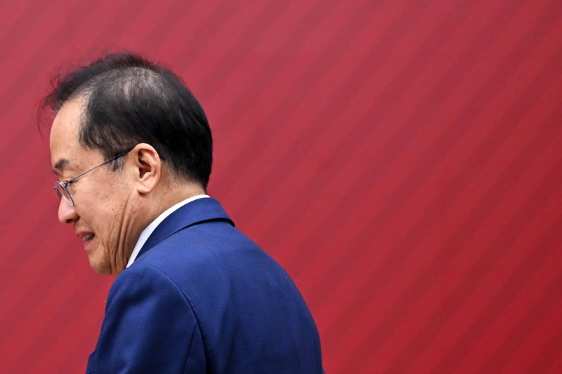 토토 홍보 후보가 29일 서울 여의도 국민의힘 당사에서 열린 제21대 대통령 후보자 국민의힘 3차 경선 진출자 발표 행사에서 이동하고 있다. 국회사진취재단