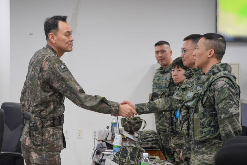 김명수 합참의장 "서해 최북단 부대, 합동작전 대비태세 점검"