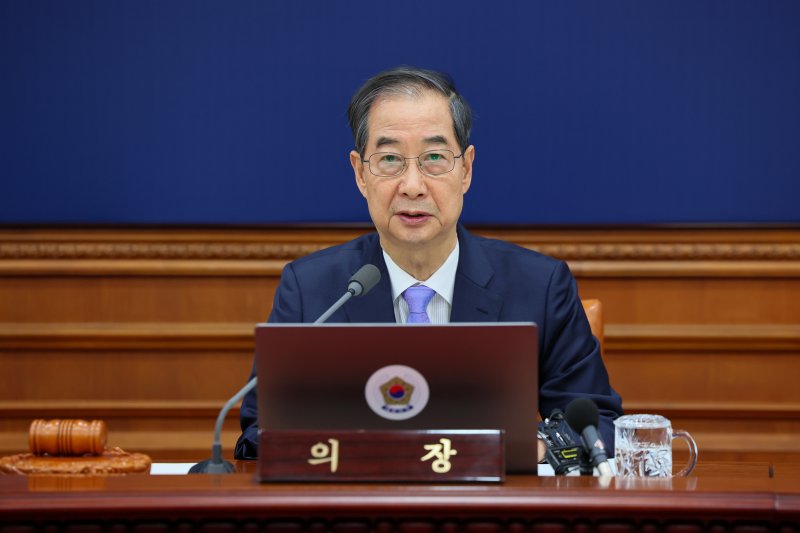 한덕수 대통령 권한대행 국무총리가 29일 정부서울청사에서 열린 제19회 국무회의에서 모두발언을 하고 있다. (총리실 제공. 재판매 및 DB 금지) 2025.4.29/뉴스1 ⓒ News1 김성진 기자