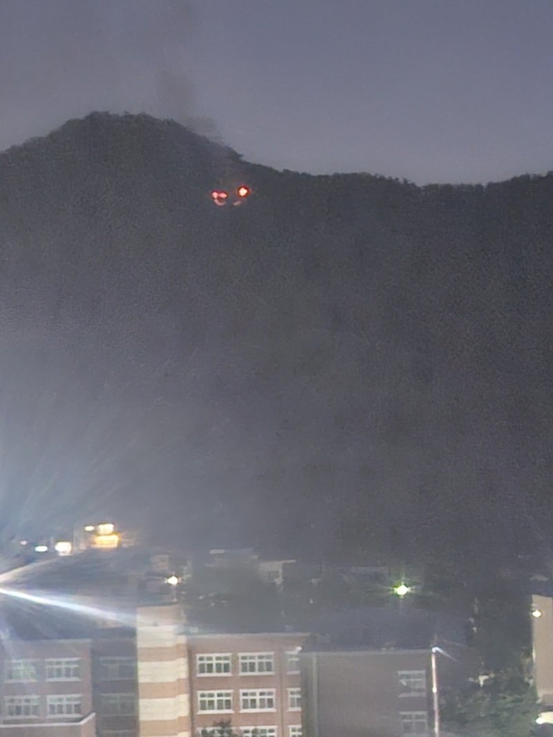 대구 북구 함지산에서 산불이 부분 재발화했다.연합뉴스