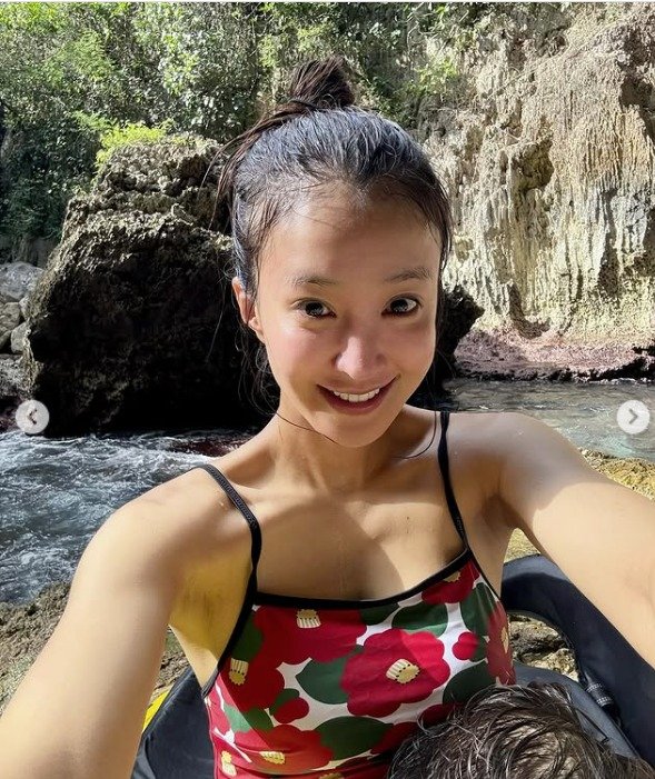 이시영, 화사한 수영복 입고 뽐낸 스키니 몸매