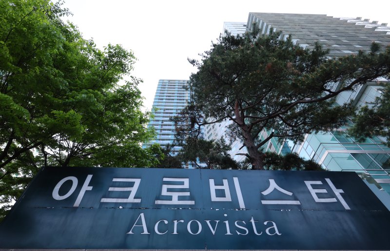 검찰, 尹 사저·코바나컨텐츠 압수수색 6시간 만에 종료