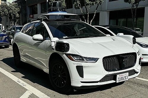 테슬라 '로보택시' 출범 한 달, AI 카메라 자율주행 성능은?