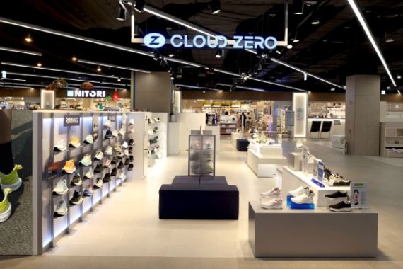 초경량 신발 브랜드 ‘클라우드 제로’ 강동 아이파크점 신규 오픈…오프라인 유통 본격 확대
