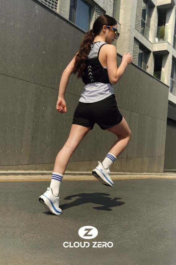 초경량 신발 브랜드 ‘클라우드 제로’ 강동 아이파크점 신규 오픈…오프라인 유통 본격 확대
