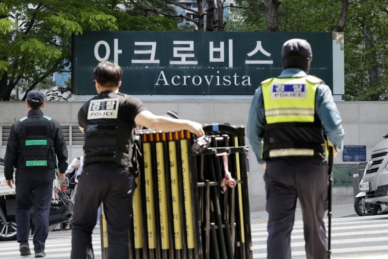 검찰, 尹 부부 사저 이어 코바나컨텐츠도 압수수색