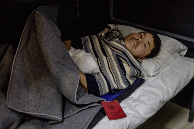 볼로디미르 젤렌스키 우크라이나 대통령은 11일(현지시간) 우크라이나군이 러시아 서부 쿠르스크 지역에서 북한 군인 2명을 생포했다고 밝혔다. 젤렌스키 대통령은 이날 자신의 엑스(X)를 통해 글을 올려 생포된 북한 병사 2명이 다친 상태로 키이우로 이송됐으며 우크라이나 보안국(SBU)의 심문을 받고 있다고 전했다. 사진은 젤렌스키 대통령이 공개한 생포된 북한 군인. (젤렌스키 대통령 X 캡처) 2025.1.12/뉴스1 ⓒ News1 김진환 기자