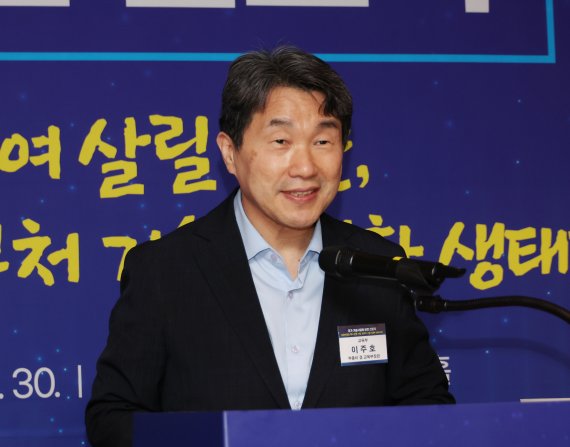 이주호 "대학에서 기술사업화 혁신모델 만들겠다"