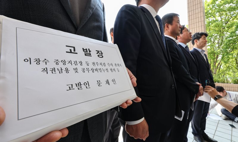 이재명 "이창수 지검장 사퇴해도 책임 못면해"..민주당 도주극 '맹폭'