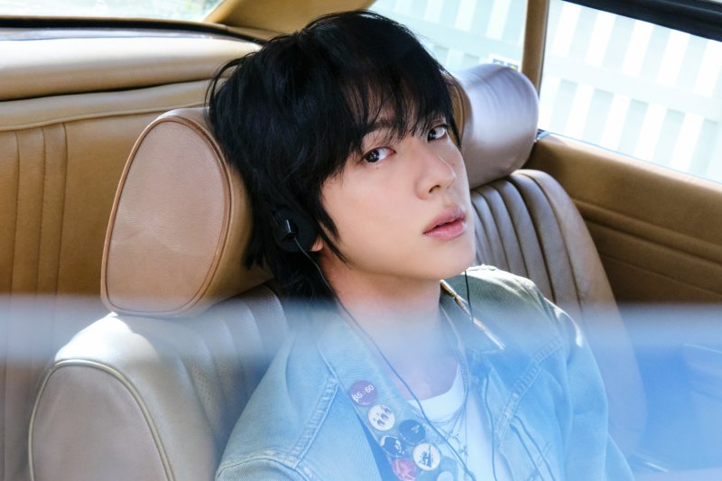 BTS 진, 첫 단독 팬콘서트 전석 매진 