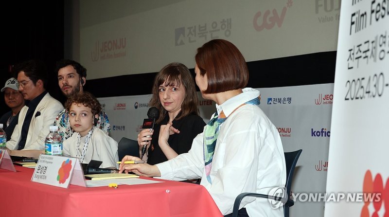 전주국제영화제 개막작, 콘티넨탈 '25 (출처=연합뉴스)